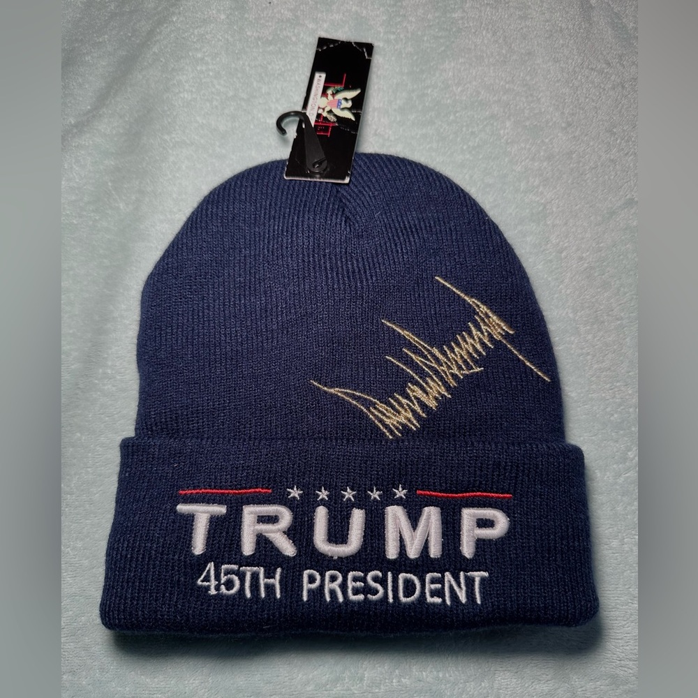 Trump 45th President Signature Navy Beanie Hat with Black Fur Lining NWT